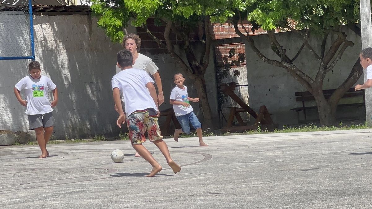 Beira da Linha Project bare foot football